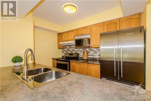 221 Station Boulevard Unit#11, Ottawa, ON - Indoor Photo Showing Kitchen With Double Sink