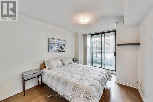 1005 - 750 Bay Street, Toronto (Bay Street Corridor), ON - Indoor Photo Showing Bedroom