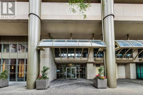 1005 - 750 Bay Street, Toronto (Bay Street Corridor), ON - Outdoor