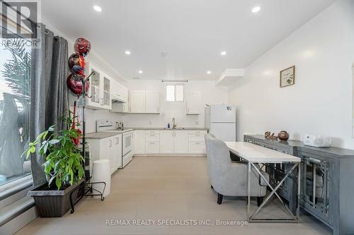 31 Tay Boulevard, Bradford West Gwillimbury (Bradford), ON - Indoor Photo Showing Kitchen