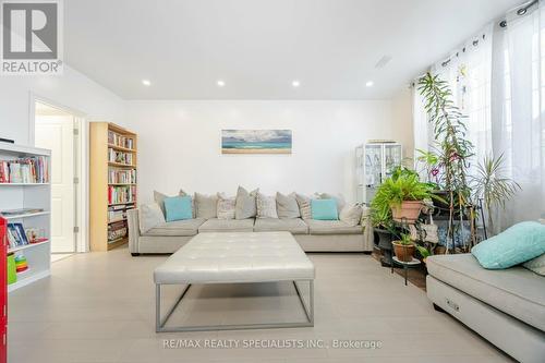 31 Tay Boulevard, Bradford West Gwillimbury (Bradford), ON - Indoor Photo Showing Living Room