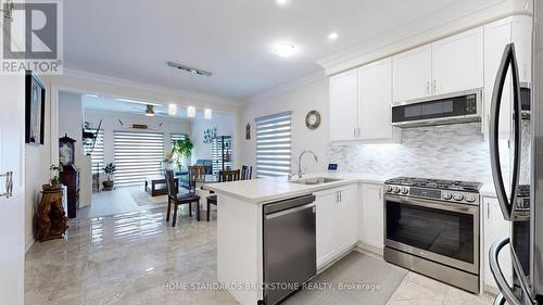 107 Connell Drive, Georgina (Keswick North), ON - Indoor Photo Showing Kitchen With Double Sink With Upgraded Kitchen