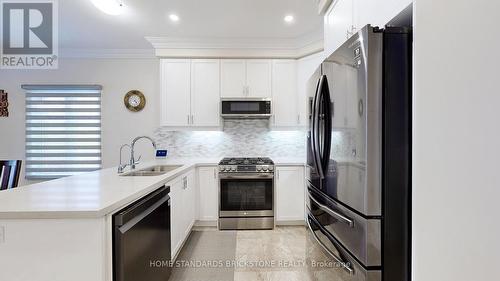 107 Connell Drive, Georgina (Keswick North), ON - Indoor Photo Showing Kitchen With Double Sink With Upgraded Kitchen