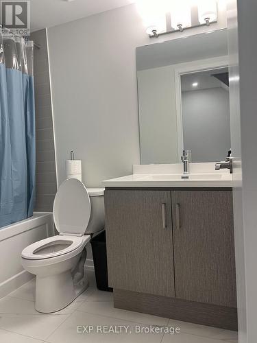 239 - 121 Honeycrisp Crescent, Vaughan, ON - Indoor Photo Showing Bathroom