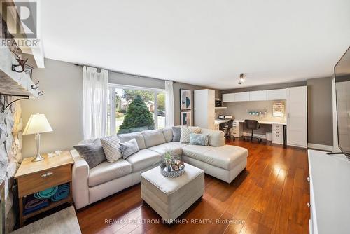 14 Emily Carr Street, Markham, ON - Indoor Photo Showing Living Room