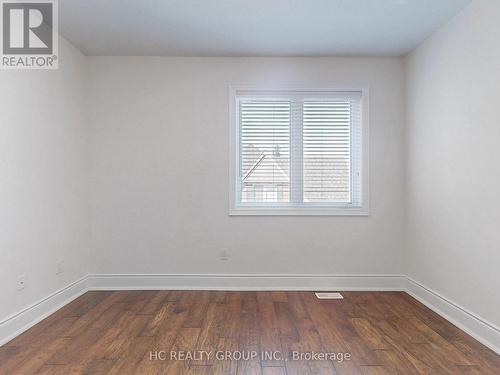 15 Trail Boulevard, Springwater, ON - Indoor Photo Showing Other Room