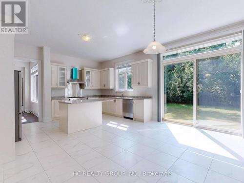 15 Trail Boulevard, Springwater (Minesing), ON - Indoor Photo Showing Kitchen