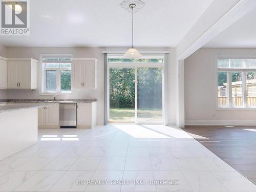 15 Trail Boulevard, Springwater, ON - Indoor Photo Showing Kitchen