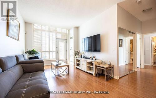 103 - 1403 Royal York Road, Toronto (Humber Heights), ON - Indoor Photo Showing Living Room