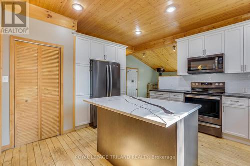 263 King Street, Southwest Middlesex (Glencoe), ON - Indoor Photo Showing Kitchen