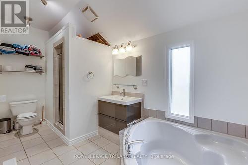 263 King Street, Southwest Middlesex (Glencoe), ON - Indoor Photo Showing Bathroom