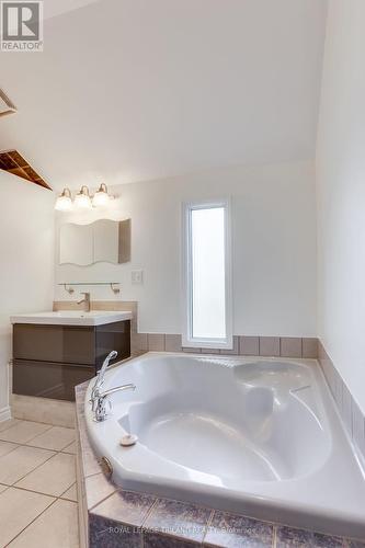 263 King Street, Southwest Middlesex (Glencoe), ON - Indoor Photo Showing Bathroom