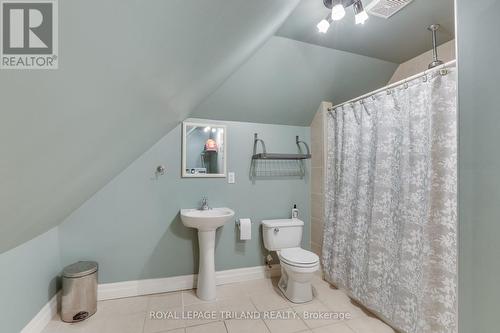 263 King Street, Southwest Middlesex (Glencoe), ON - Indoor Photo Showing Bathroom