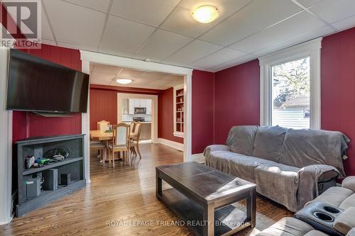 263 King Street, Southwest Middlesex (Glencoe), ON - Indoor Photo Showing Living Room