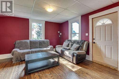 263 King Street, Southwest Middlesex (Glencoe), ON - Indoor Photo Showing Living Room