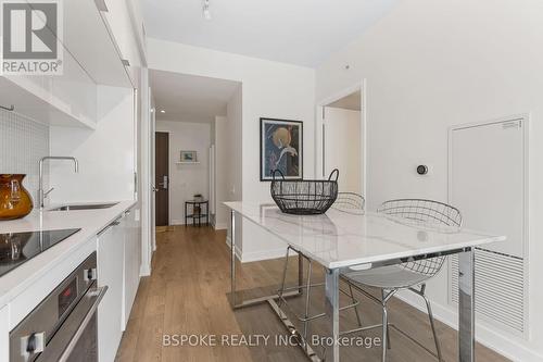 2912 - 185 Roehampton Avenue, Toronto (Mount Pleasant West), ON - Indoor Photo Showing Kitchen