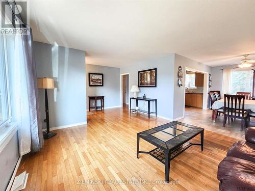 347 Nosov Drive, Iroquois Falls, ON - Indoor Photo Showing Living Room