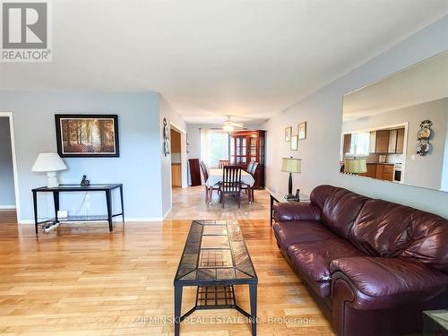 347 Nosov Drive, Iroquois Falls, ON - Indoor Photo Showing Living Room