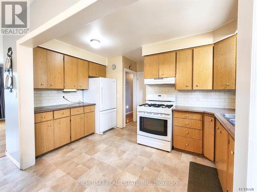 347 Nosov Drive, Iroquois Falls, ON - Indoor Photo Showing Kitchen