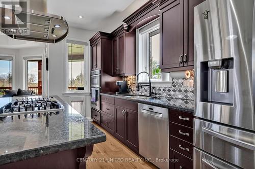 435 Raymond Street, Peterborough (Northcrest), ON - Indoor Photo Showing Kitchen With Upgraded Kitchen