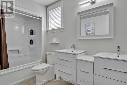 435 Raymond Street, Peterborough (Northcrest), ON - Indoor Photo Showing Bathroom