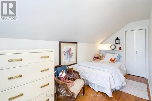 208 Edward Street, Orillia, ON - Indoor Photo Showing Bedroom