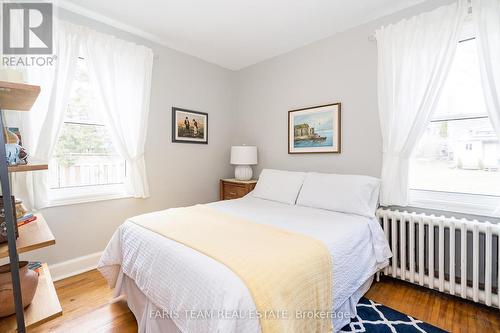 208 Edward Street, Orillia, ON - Indoor Photo Showing Bedroom