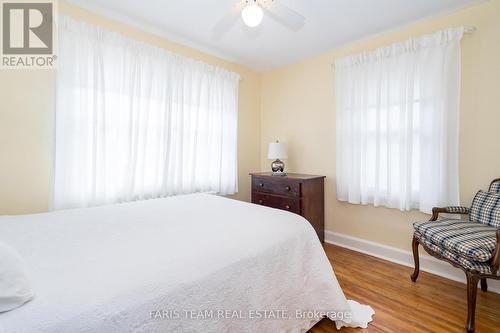 208 Edward Street, Orillia, ON - Indoor Photo Showing Bedroom