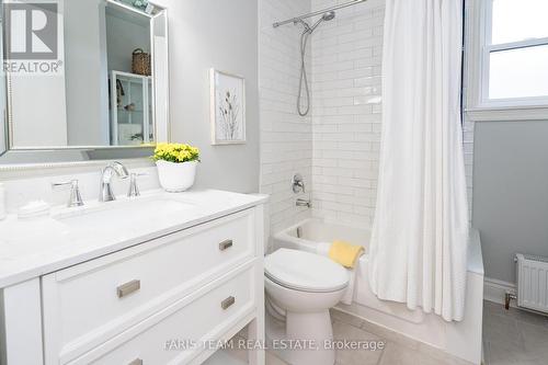 208 Edward Street, Orillia, ON - Indoor Photo Showing Bathroom