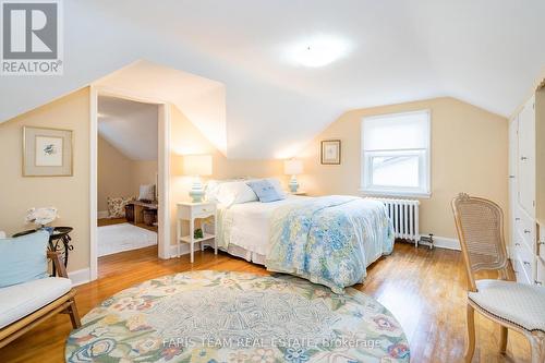 208 Edward Street, Orillia, ON - Indoor Photo Showing Bedroom