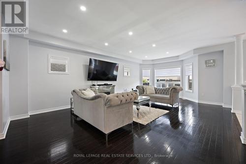 50 Tudor Crescent, Barrie (Innis-Shore), ON - Indoor Photo Showing Living Room