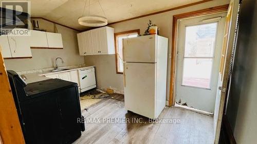 26 George Street, Wasaga Beach, ON - Indoor Photo Showing Kitchen