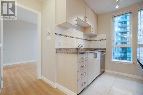 2601 1211 Melville Street, Vancouver, BC - Indoor Photo Showing Kitchen