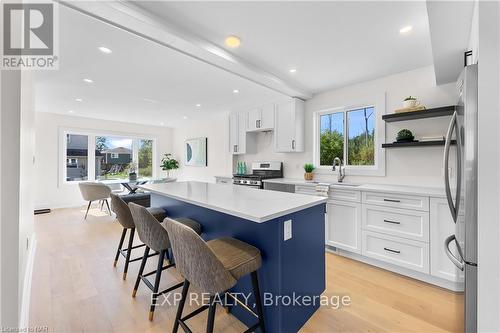 40 Parkview Avenue, Fort Erie, ON - Indoor Photo Showing Kitchen With Upgraded Kitchen