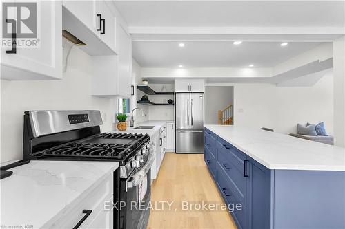 40 Parkview Avenue, Fort Erie, ON - Indoor Photo Showing Kitchen