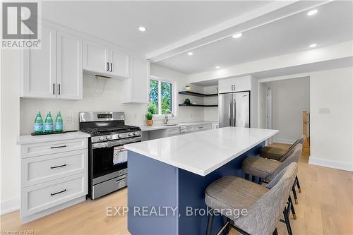 40 Parkview Avenue, Fort Erie, ON - Indoor Photo Showing Kitchen With Upgraded Kitchen