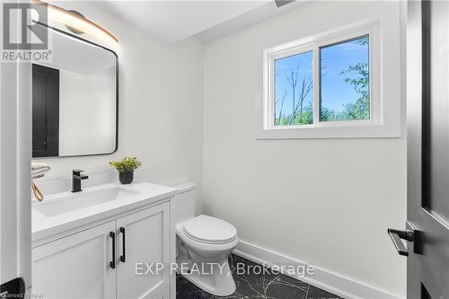 40 Parkview Avenue, Fort Erie, ON - Indoor Photo Showing Bathroom