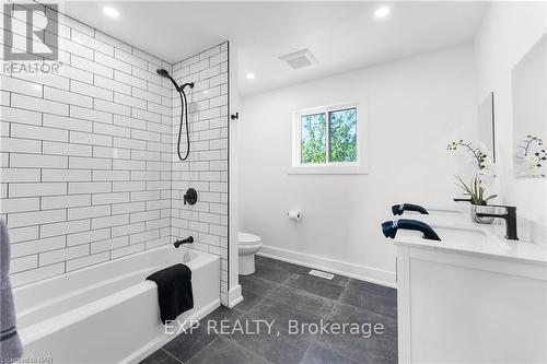 40 Parkview Avenue, Fort Erie, ON - Indoor Photo Showing Bathroom