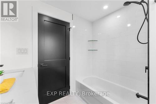 40 Parkview Avenue, Fort Erie, ON - Indoor Photo Showing Bathroom