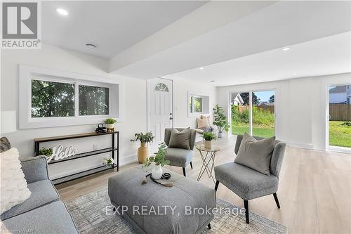 40 Parkview Avenue, Fort Erie, ON - Indoor Photo Showing Living Room