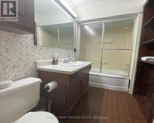 295 Wall Street, Warwick (Watford), ON - Indoor Photo Showing Bathroom