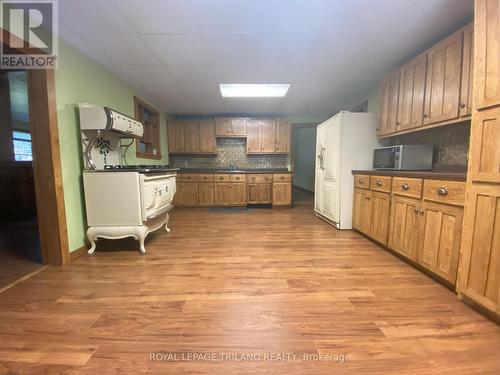 295 Wall Street, Warwick (Watford), ON - Indoor Photo Showing Kitchen