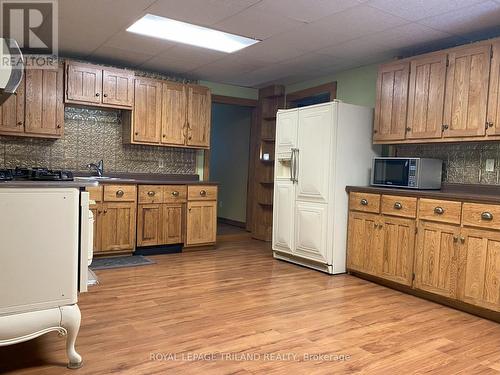 295 Wall Street, Warwick (Watford), ON - Indoor Photo Showing Kitchen