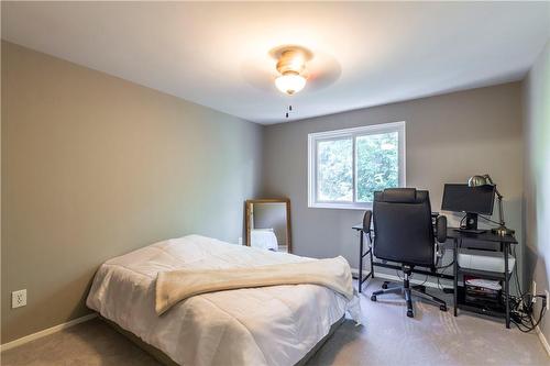 1216 Consort Crescent, Burlington, ON - Indoor Photo Showing Bedroom