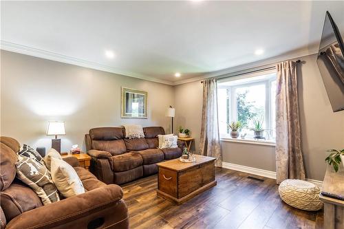 1216 Consort Crescent, Burlington, ON - Indoor Photo Showing Living Room