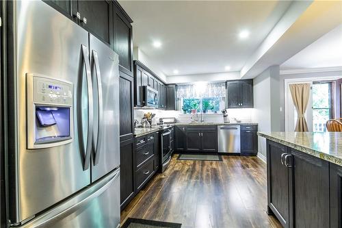 1216 Consort Crescent, Burlington, ON - Indoor Photo Showing Kitchen With Upgraded Kitchen