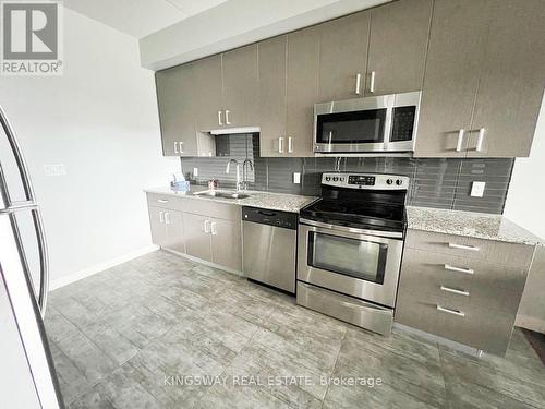 B602 - 62 Balsam Street, Waterloo, ON - Indoor Photo Showing Kitchen With Double Sink