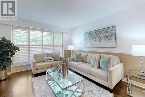 29 Logandale Road, Toronto (Willowdale East), ON - Indoor Photo Showing Living Room