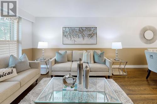 29 Logandale Road, Toronto (Willowdale East), ON - Indoor Photo Showing Living Room