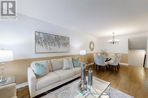 29 Logandale Road, Toronto (Willowdale East), ON - Indoor Photo Showing Living Room